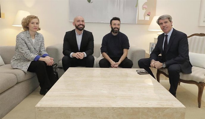 El presidente de la Comunidad de Madrid, Ángel Garrido, recibe al cineasta Rodri