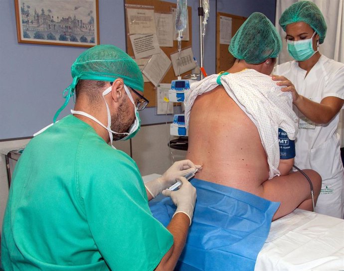 Los profesionales de tres unidades del Virgen del Rocío distinguen sus buenas pr