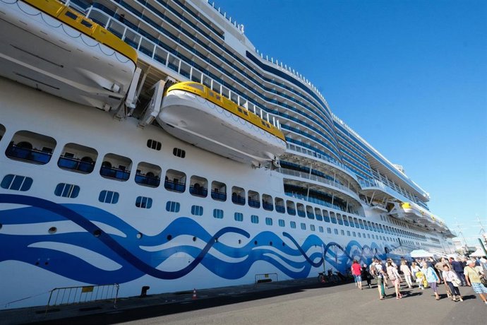 Puerto de Las Palmas, crucero, turistas