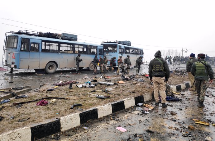 36 Los Policías Muertos En Un Atentado Con Coche Bomba En La Cachemira India