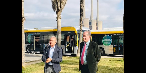 5. El AMB incorpora 56 buses híbridos y 12 eléctricos a líneas en Sant Adrià de Besòs (Barcelona)