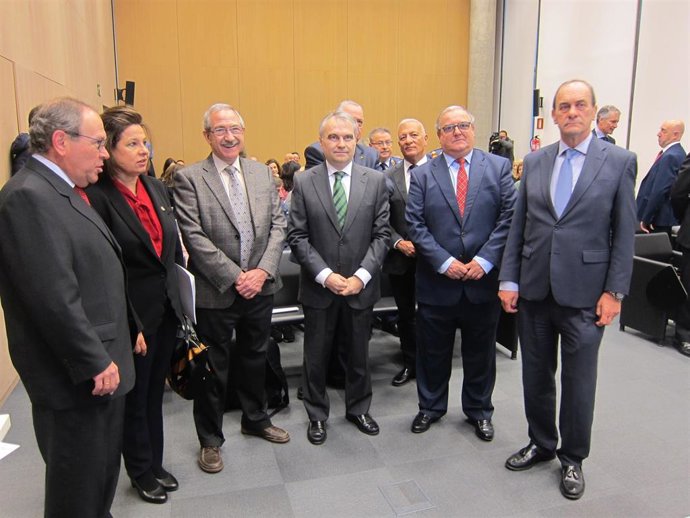 Autoridades en la Jornada de Especialistas en Medio Ambiente y Urbanismo en Bada