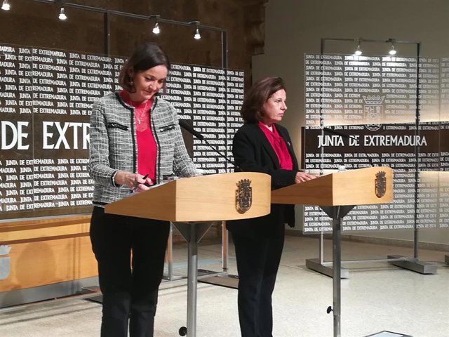 Reyes Maroto y Pilar Blanco-Morales en rueda de prensa en Mérida