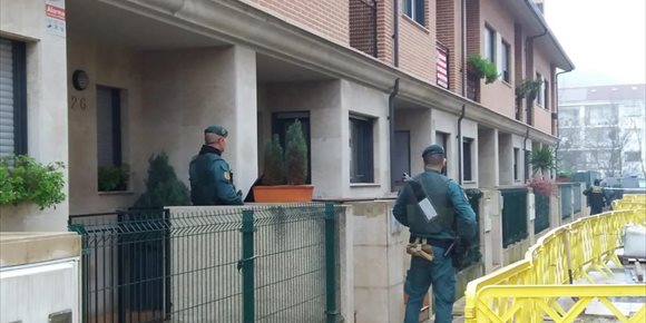 10. La Guardia Civil detiene a cuatro personas por la muerte del concejal de Llanes y baraja el móvil sentimental