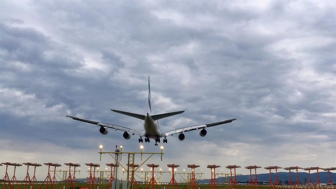 Aeropuerto de Barcelona, avión, aterrizaje