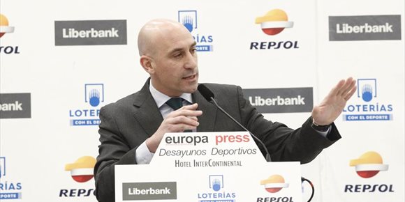 1. La Supercopa de España se convertirá en una 'Final Four' y se disputará en el extranjero