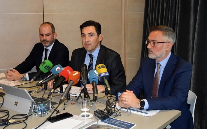 Antonio López, presidente de Adimur, junto a Santiago Arias y Bartolomé Benítez,