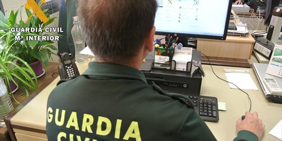 2. Detenido por obtener fotos íntimas de su expareja instalando aplicaciones en su móvil