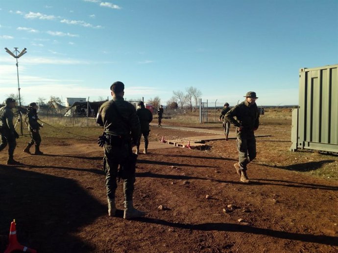 Militares en un ejercicio en el campo de maniobras de Igriés (Huesca)