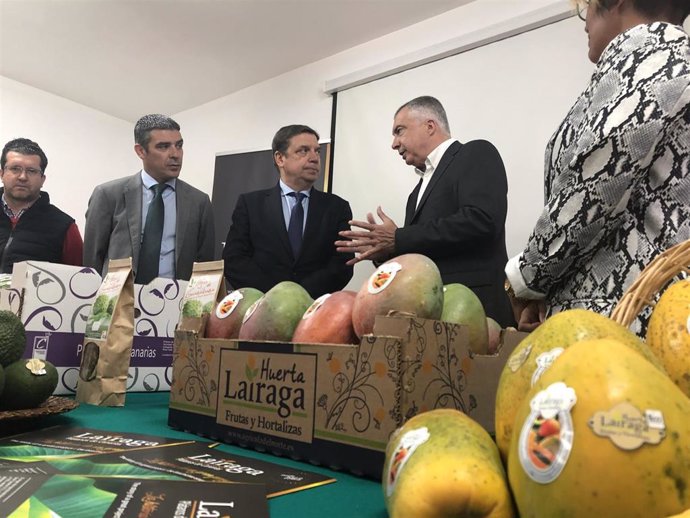 Narvay Quintero y Luis Planas durante la visita del ministro a Gran Canaria