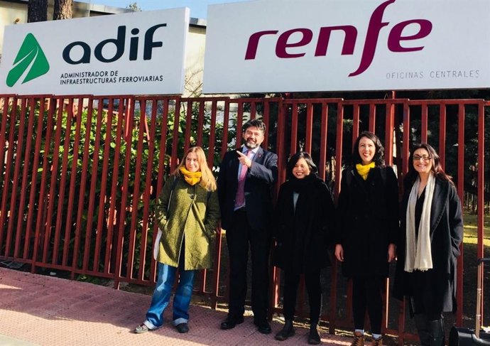 Ediles y diputados critican que Adif no les permita ver los contratos del expedi