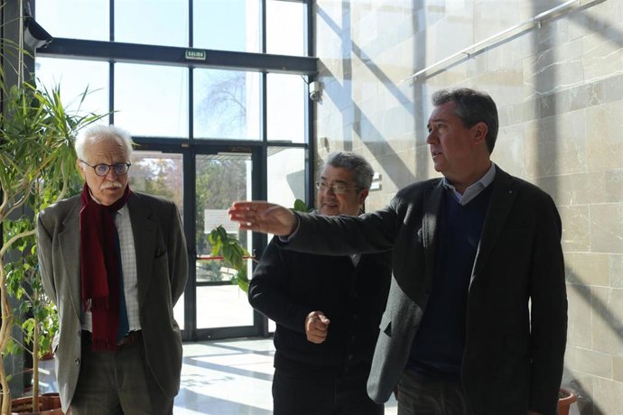 Juan Espadas visita el centro cívico de Bellavista