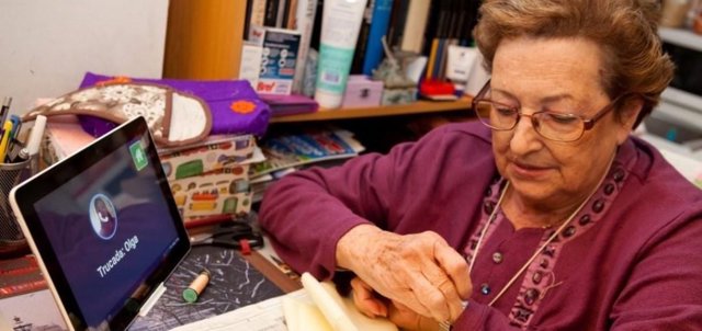Más del 70% de personas mayores que utiliza 'VinclesBCN' ha ampliado sus amistad