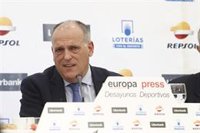 Tebas lamenta la "ocurrencia" de Rubiales con la Supercopa y denuncia su "abandono del fútbol no profesional"