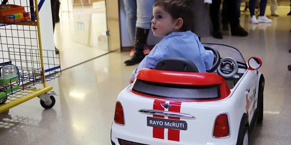 1. Los niños entrarán en quirófano con un coche eléctrico en el Hospital Germans Trias