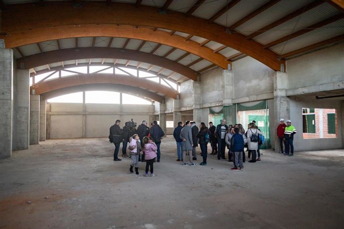 El alcalde visita las obras del centro cívico de los barrios del sur