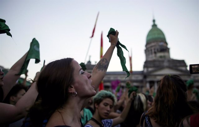 Las calles de Argentina se tiñen de verde con el "pañuelazo" a favor del aborto 