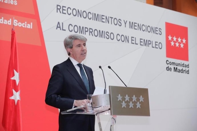 El presidente de la Comunidad, Ángel Garrido, pide al Ayuntamiento que regule se