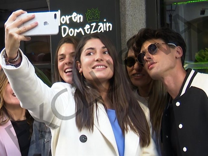 Laura Matamoros, aparece muy sonriente con su nuevo novio, Daniel Illescas