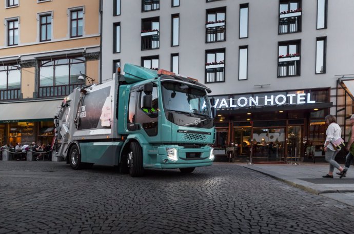 Volvo Trucks entrega sus primeros camiones eléctricos