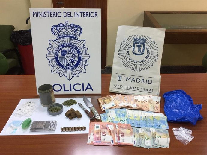 Tres detenidos traficar con drogas en un 'narcopiso' en Ciudad Lineal