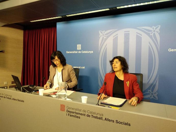 La Directora General De Igualdad, Mireia Mata, Junto A La Jefa Del Observatori D