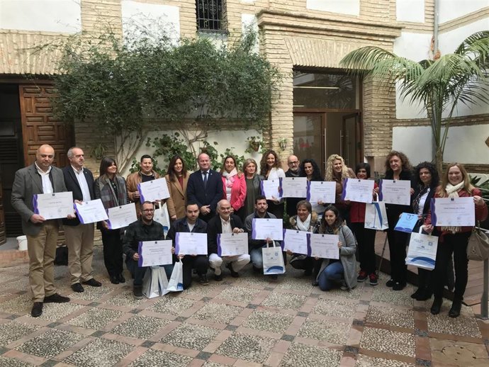 Representantes de las 17 entidades premiadas con el distintivo de Calidad Turíst