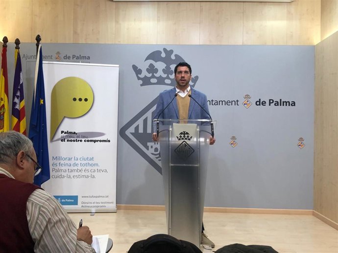 Cort saca a licitación el contrato de transporte y alquiler de mesas, sillas o r