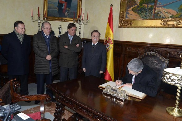 Marlaska, durante una visita a Ceuta