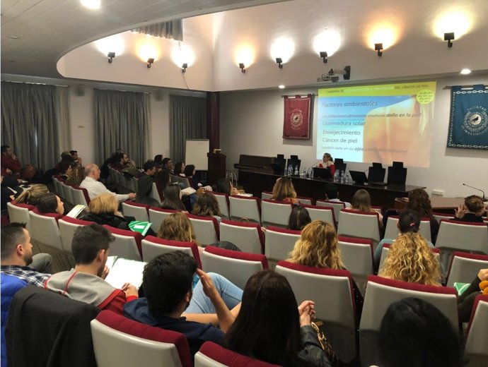 Profesores de Málaga participan en una jornada de fotoprotección en la UMA