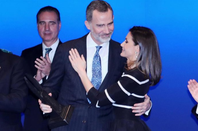 La Reina Letizia recupera uno de sus vestidos favoritos y apuesta por el 'black 