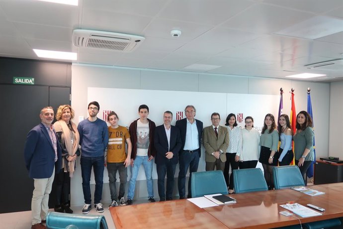 El Govern imparteix per primera vegada beques per a la incorporació de dones en 