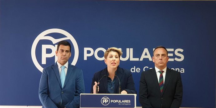 Noelia Arroyo comparece en rueda de prensa junto a  José Ramón Díez de Revenga y