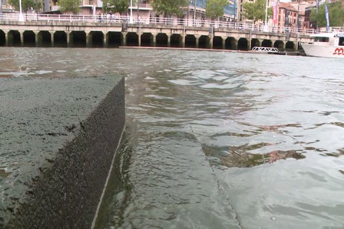 Se prolonga hasta el viernes el aviso en la costa vasca por las mareas más altas