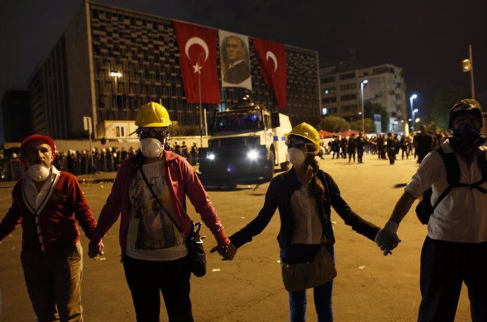 Manifestación pacífica en la Plaza Taksim, en Turquía
