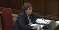El judici es reprèn amb l'interrogatori a Bassa, que contesta a totes les parts menys a Vox
