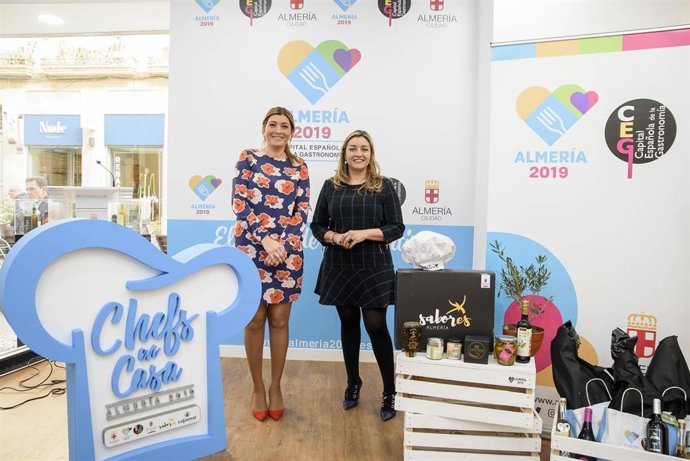 La diputada María del Mar López Asensio y la concejala Carolina Lafita.