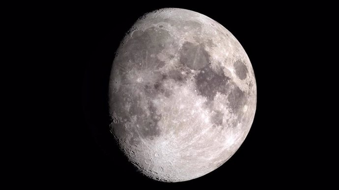 Rocas lunares tienen potencial de producir agua gracias al viento solar