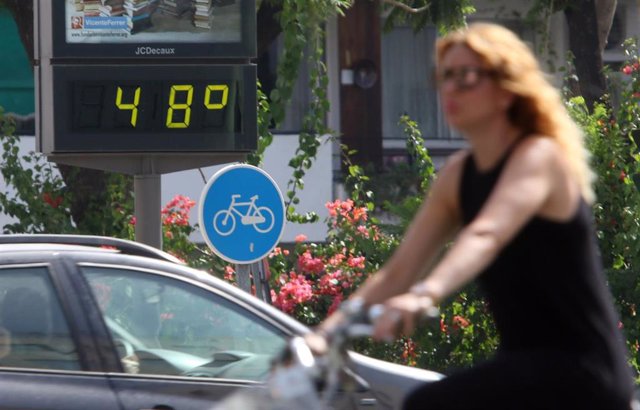 Termómetro en Sevilla que refleja las altas temperaturas durante la ola de calor