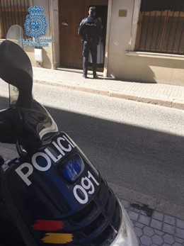 La Policía Nacional impide que un hombre queme un convento de clausura en Sevill