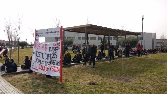 Alumnos de la URJC protestan por el plan de reordenación docente en el campus de