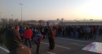 Uns 200 manifestants tallen l'entrada del Port de Tarragona