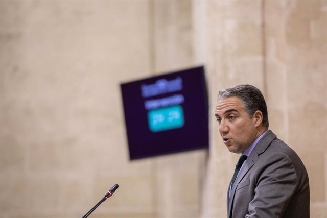 Elías Bendodo en el Pleno del Parlamento