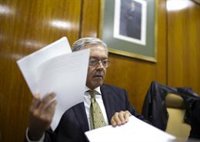 Velasco dice que los altos cargos de Economía son profesionales "a prueba de fuego" y Vox afea su continuidad del PSOE-A