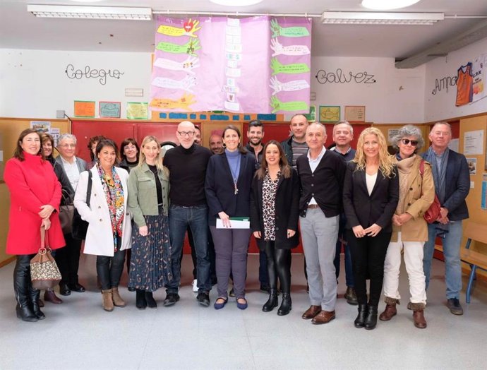 La delegada de Educación y Deporte se reúne con directores de centros docentes d