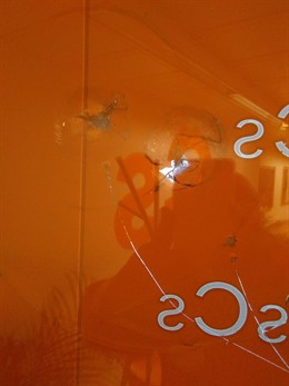 La sede de Cs en Barcelona amanece con los cristales rotos