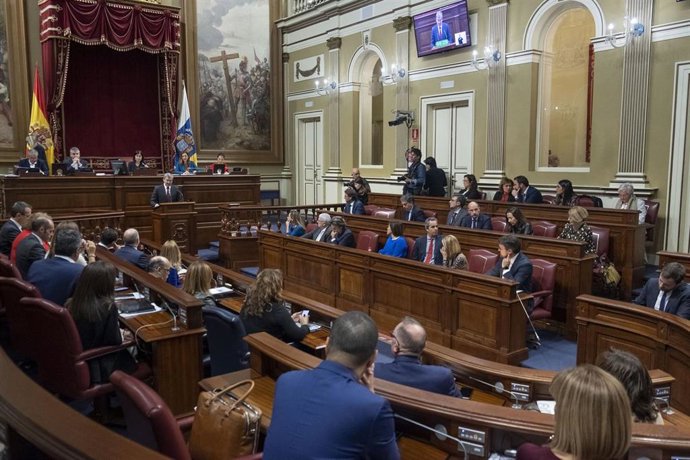 Debate.- La izquierda abre la puerta al tripartito en Canarias para "acabar con 