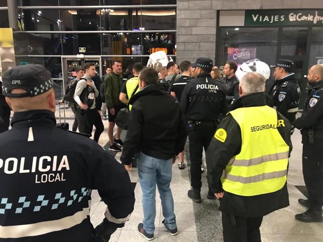 Desalojan en Albacete a un grupo de aficionados británicos que alteraron el orde