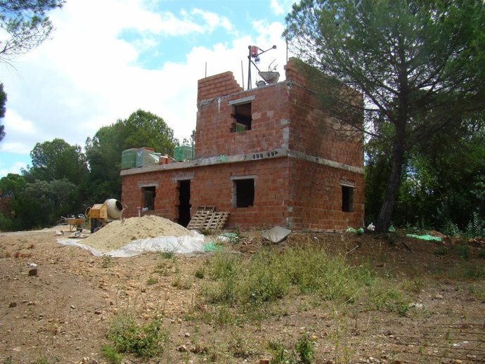 La Unidad de Policía adscrita a la Junta denuncia cuatro construcciones ilegales