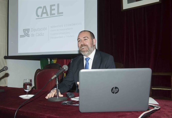 Jesús Solís aporta datos de Centro de Asesoramiento Económico de Diputación